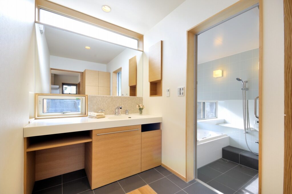 造作洗面とタイル風呂