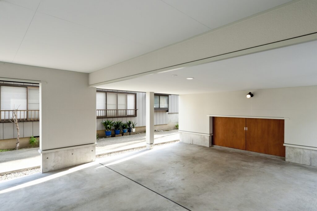 4台分のビルトインガレージ