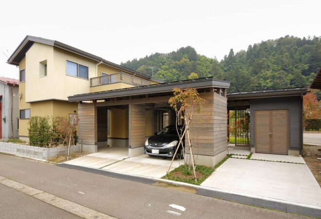 厩(うまや)のある家