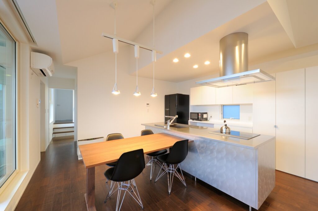 モダンにまとめた２階リビングのLDK