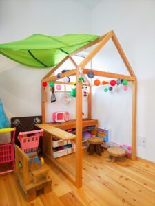 DIYで作った木のおうち&キッチン