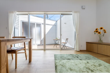 四方を囲んだコートハウス