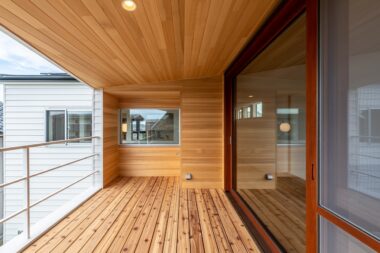 景色を楽しむベランダ