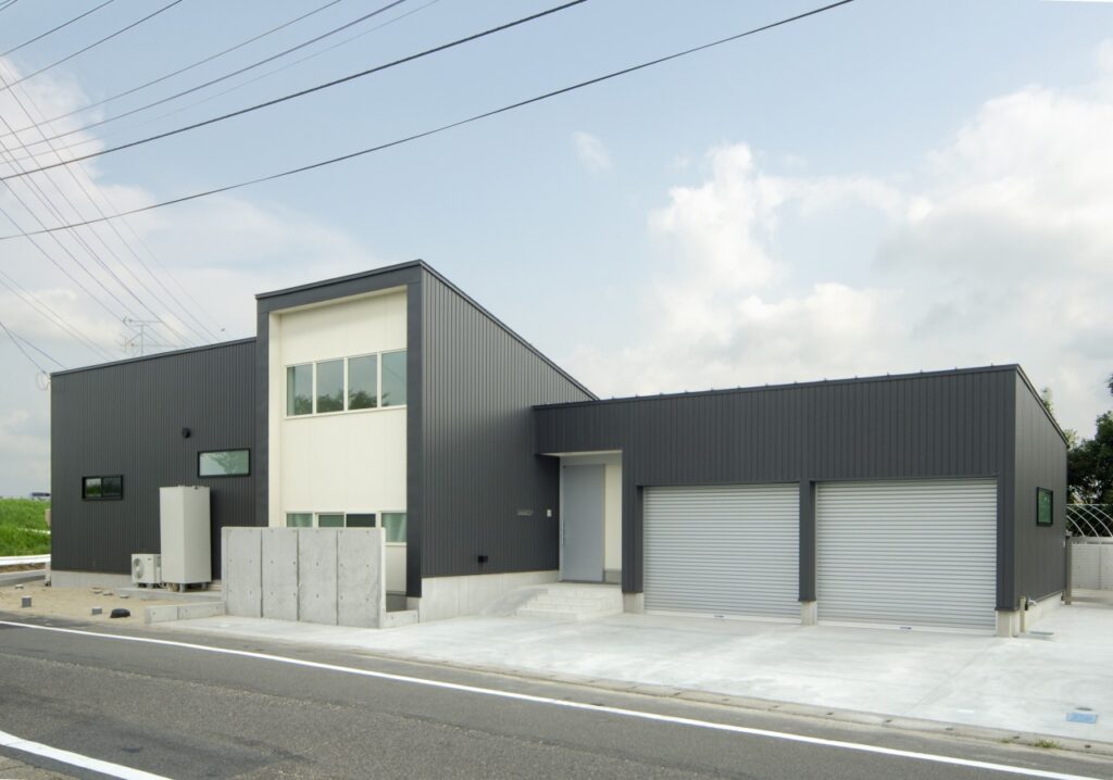 ガルバリウムの平屋の家の外観