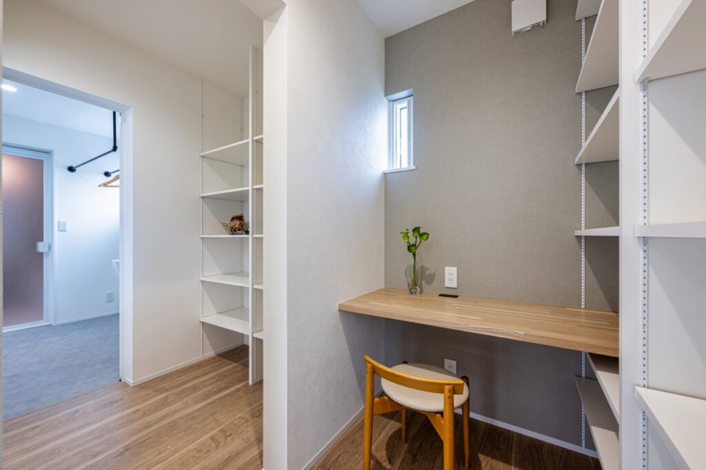 家事スペース→パントリー→ドライルームへ繋がる動線