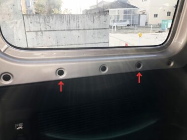 ジムニーに棚板をカスタム・取付穴