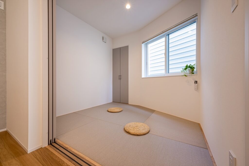 建具で閉じれば来客用スペースとしても使える和室