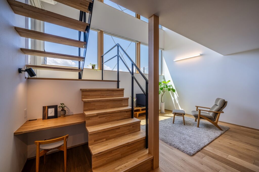 階段下のスタディーコーナー