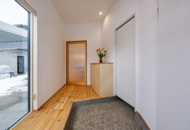 斜めの玄関上がり框