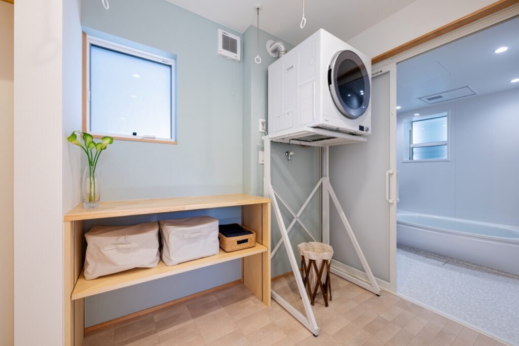 乾太くんと作業用カウンターで充実のランドリースペース