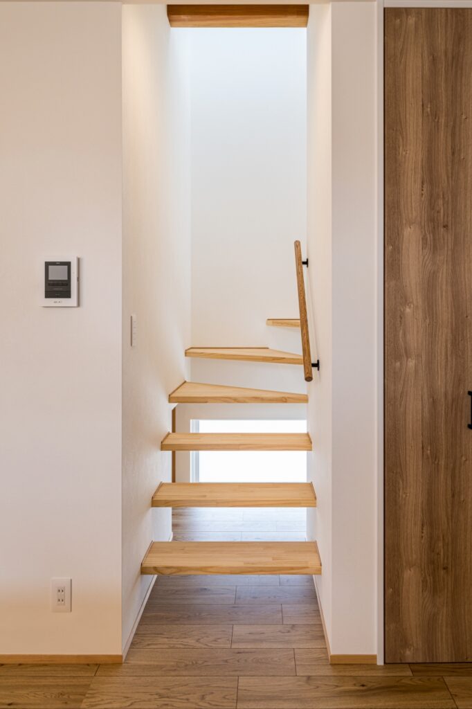 光を通すストリップ階段