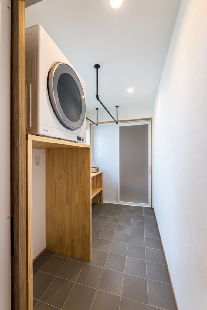 乾太くん+作業台で充実のドライルーム