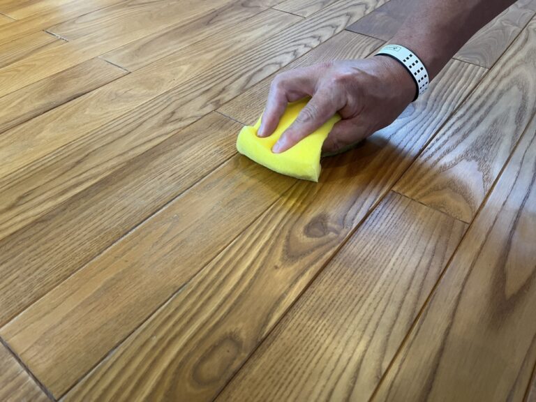 蜜蝋ワックス作業中