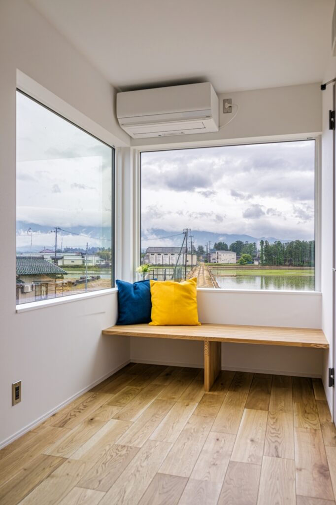 花火を鑑賞するためのベンチスペース