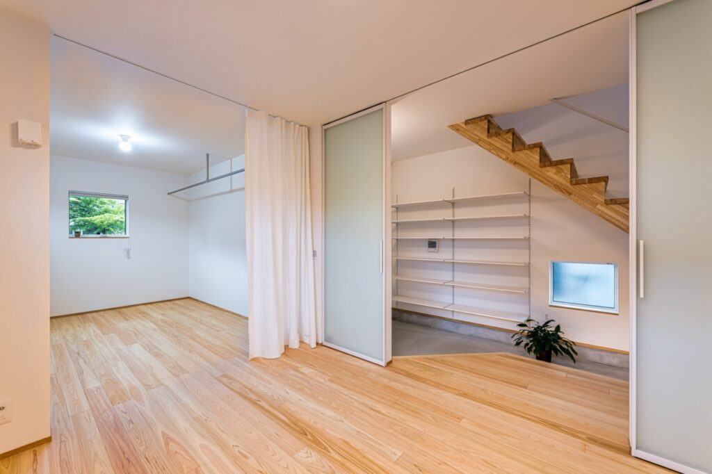 将来は1階LDKにする計画の寝室とクローゼット