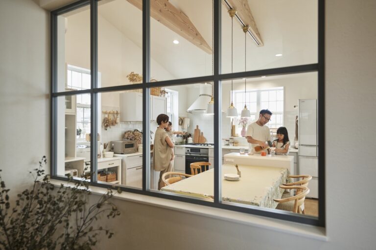 白を帰郷にした海外テイストの家