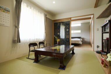 土間の隣にある和室。仕事の休憩スペースにも。