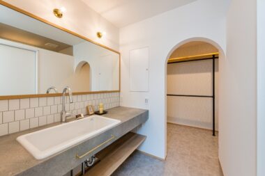 タイルの造作洗面化粧台