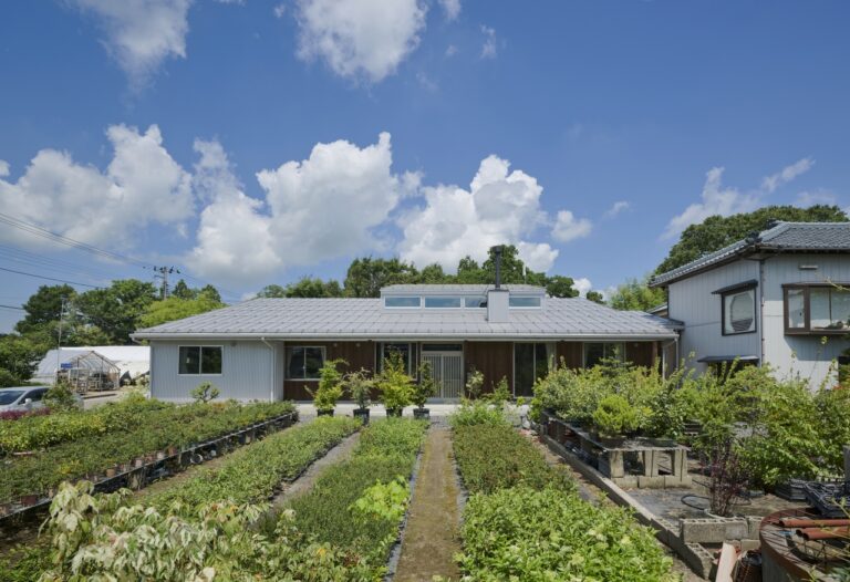 大屋根と薪ストーブの暮らし