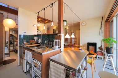 カフェ風のおしゃれな土間キッチン