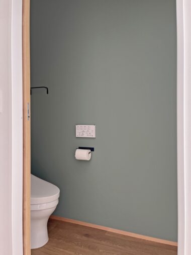 2階トイレクロス「リリカラLW420」