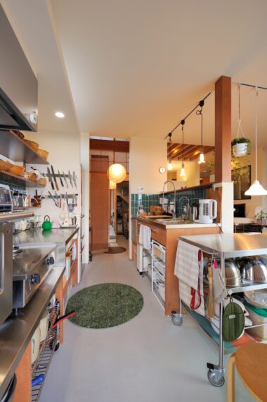 カフェ風のおしゃれな土間キッチン