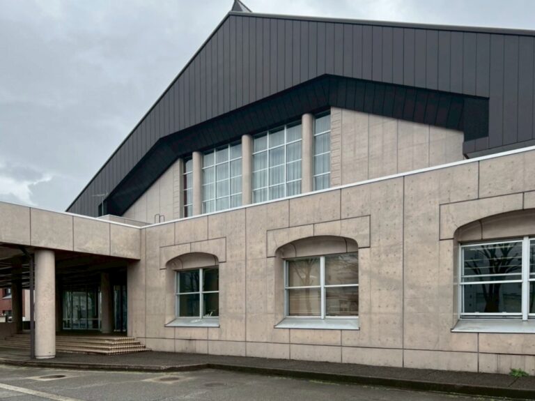前川國男建築_長岡市北部体育館