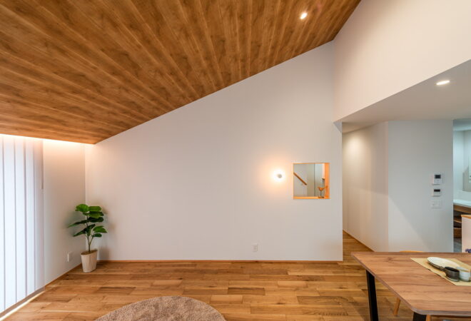 さんかく屋根の家