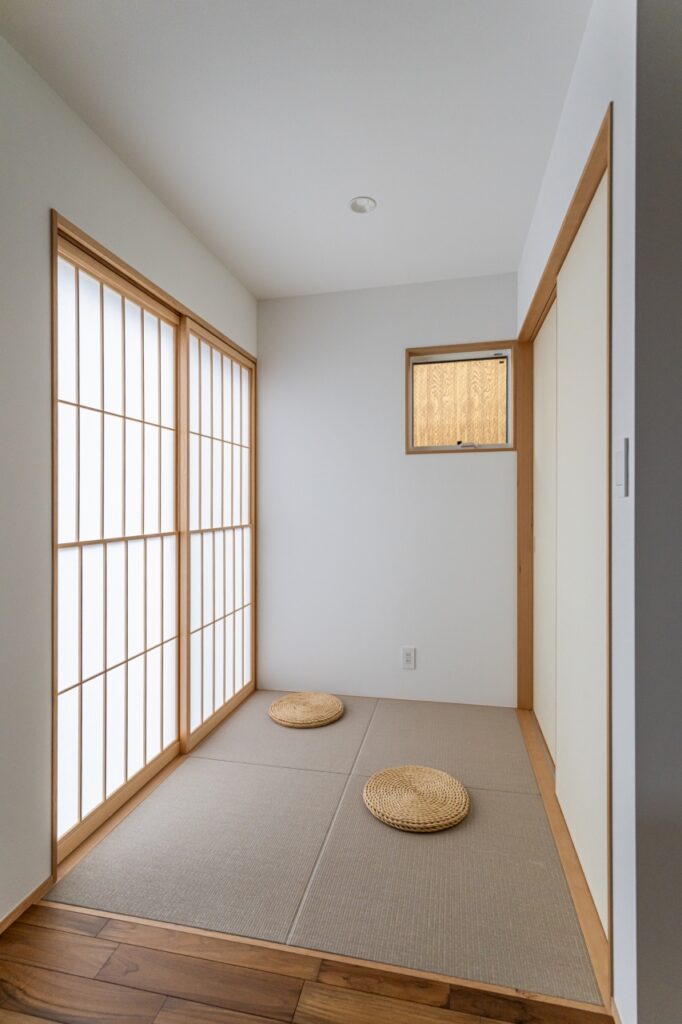 雪見障子のタタミコーナー