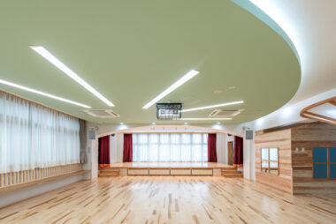 宮内中央こども園　遊戯室