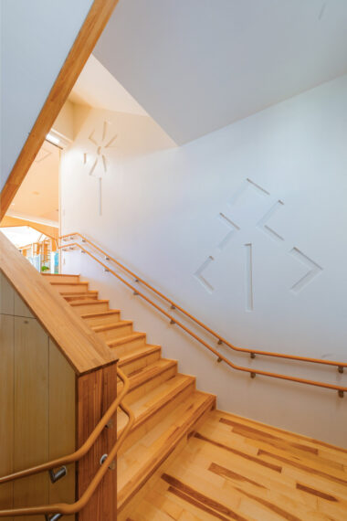 宮内中央こども園　B階段