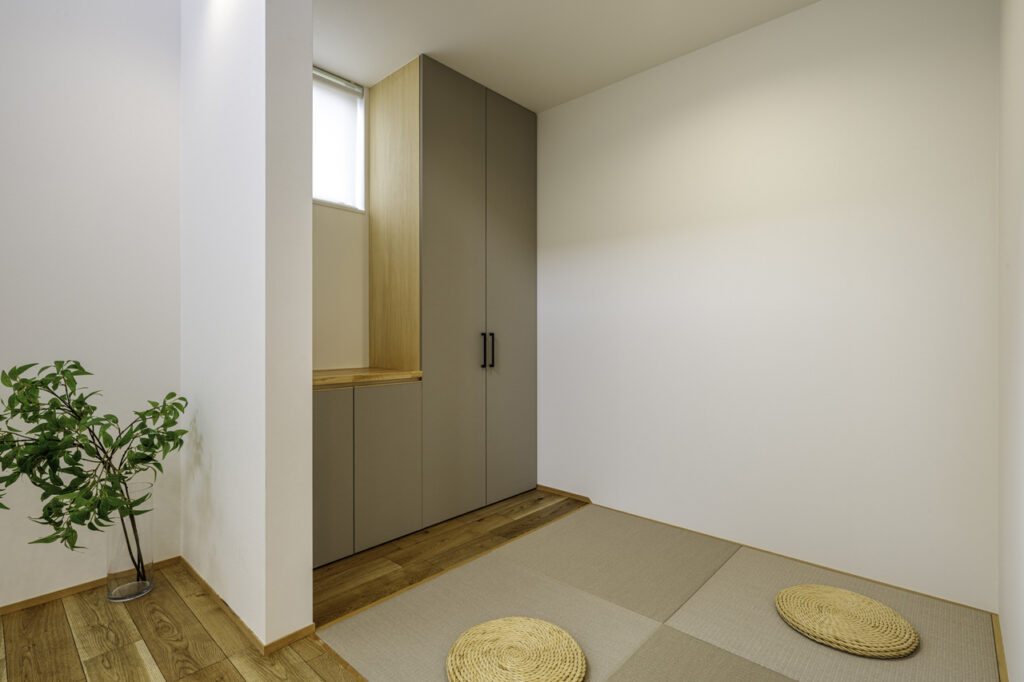 ちょっとしたお昼寝もできるお仏壇スペース
