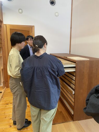 上野住宅建材株式会社での研修の様子