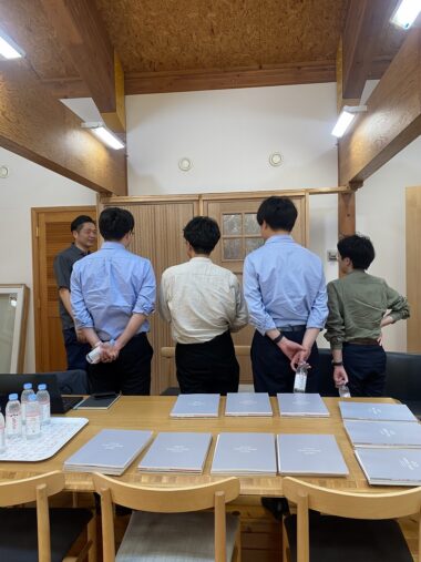 上野住宅建材株式会社での研修の様子