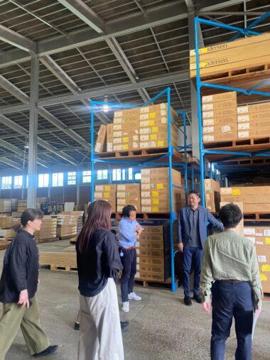 上野住宅建材株式会社での研修の様子
