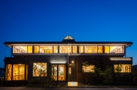 新潟営業所夜外観アオリ補正済み