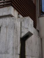 ベランダにつけられたガーゴイル